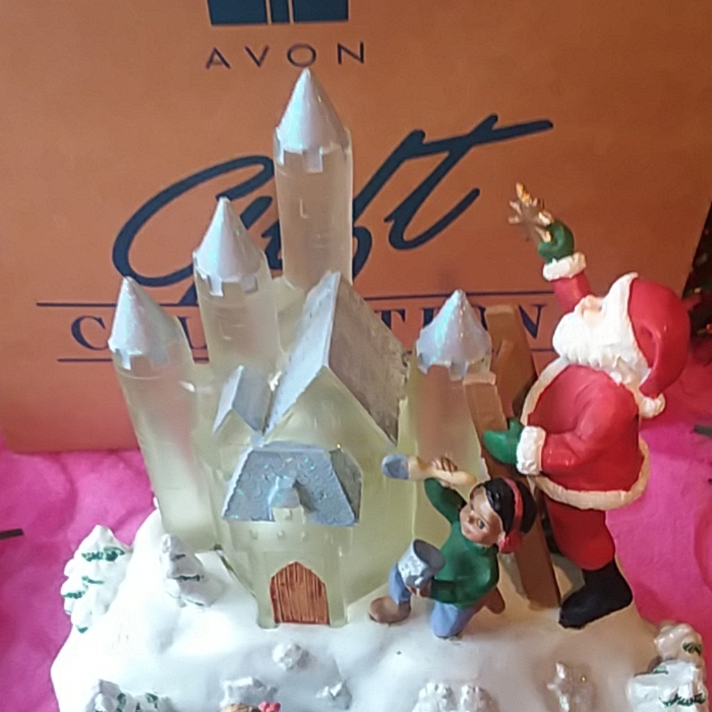 AVON SANTA'S MAGICAL CASTLE MUSICAL NEW WITH BOX